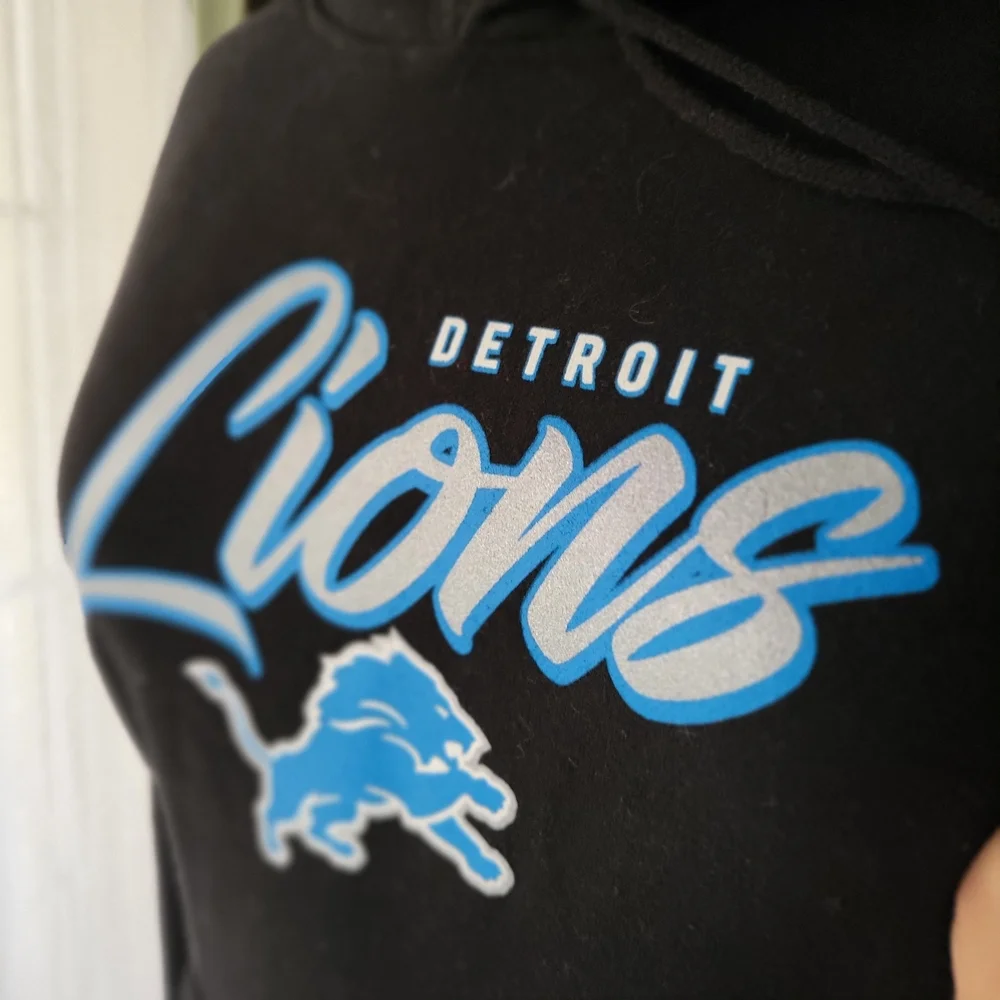 New Era Black and Blue Detroit Lions Hoodie Size Small Womens - Picture 7 of 9